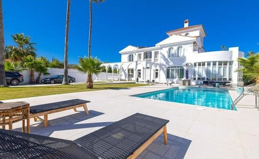 Villa in La Linea de la Concepcion, Andalusia, Spain 1
