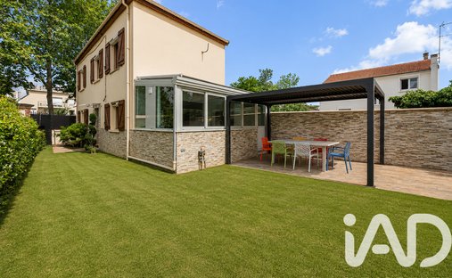 House in Chemin de l'île, Nanterre, France 1