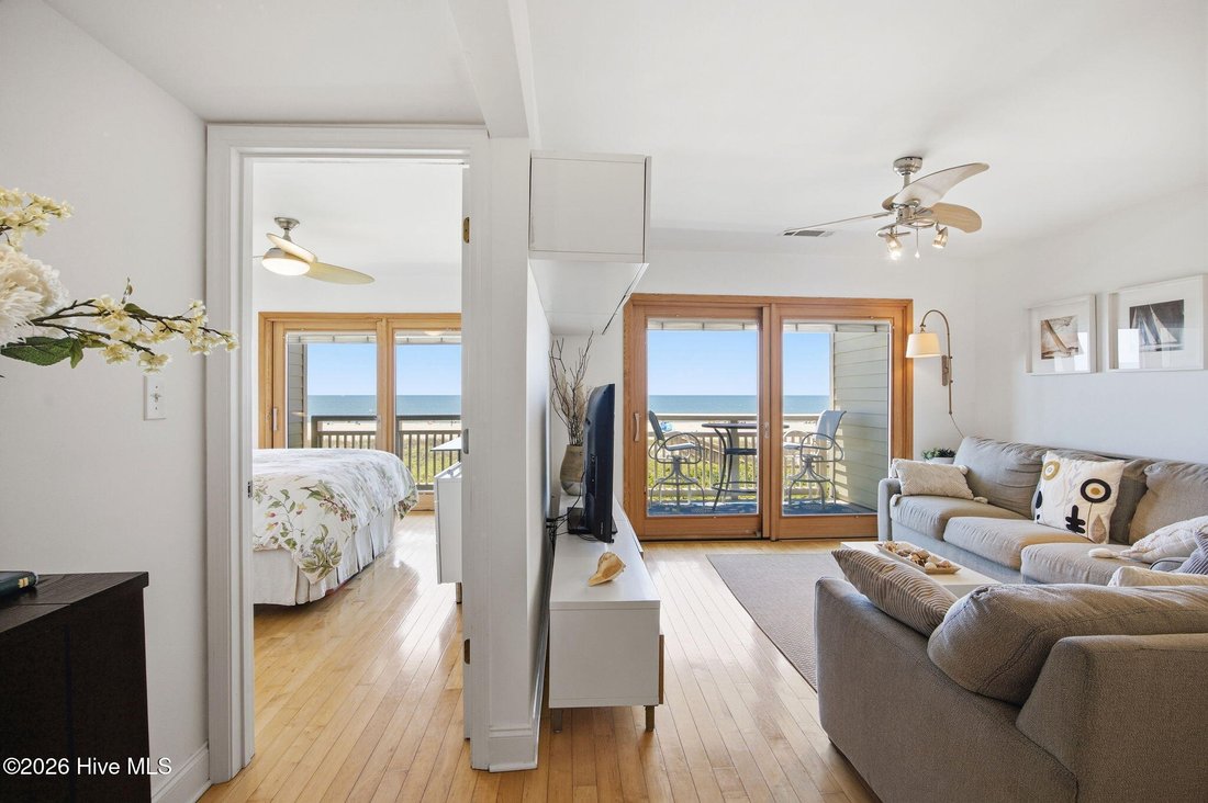 Condo in Oak Island, North Carolina, United States 1 - 18109352