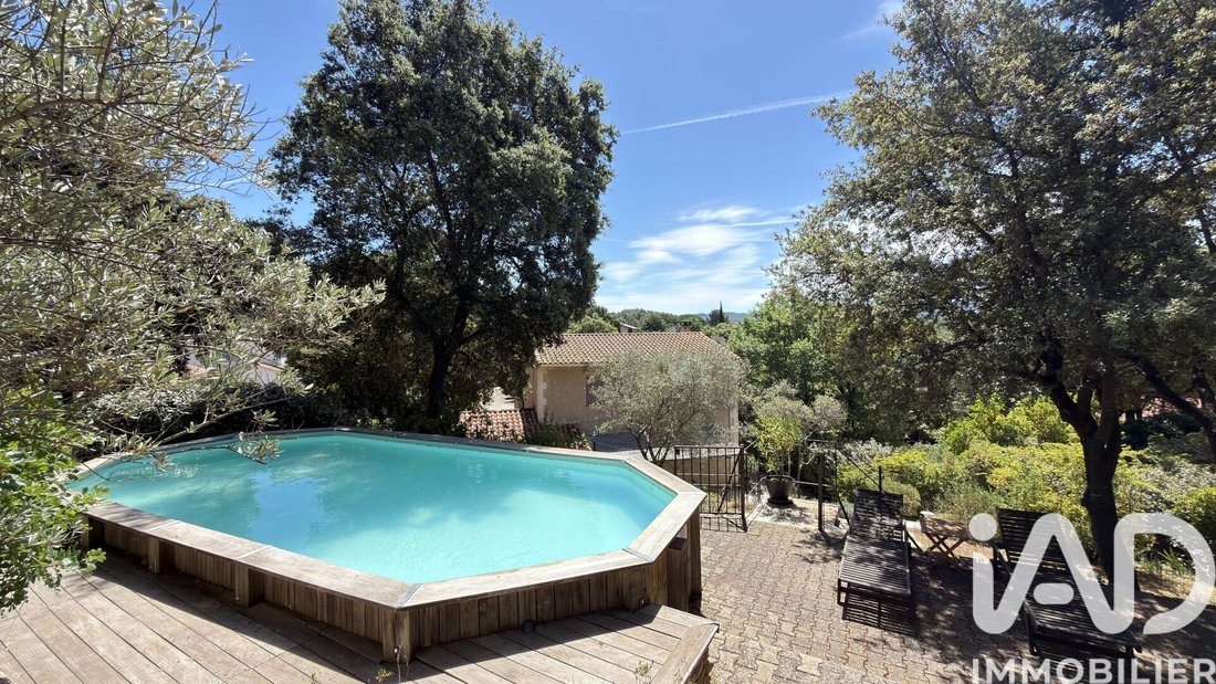 House in Jouques, Provence-Alpes-Côte d'Azur, France 1 - 17997381