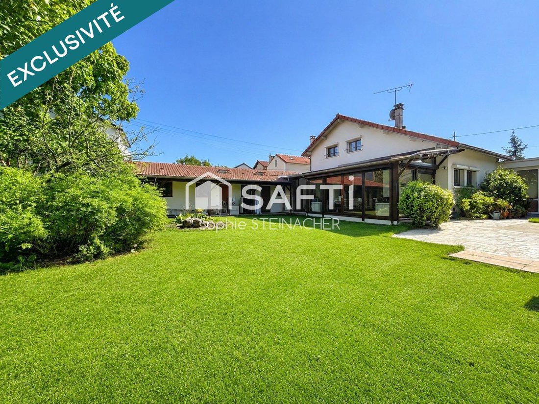 House in Chatou, Ile-de-France, France 1 - 18035736