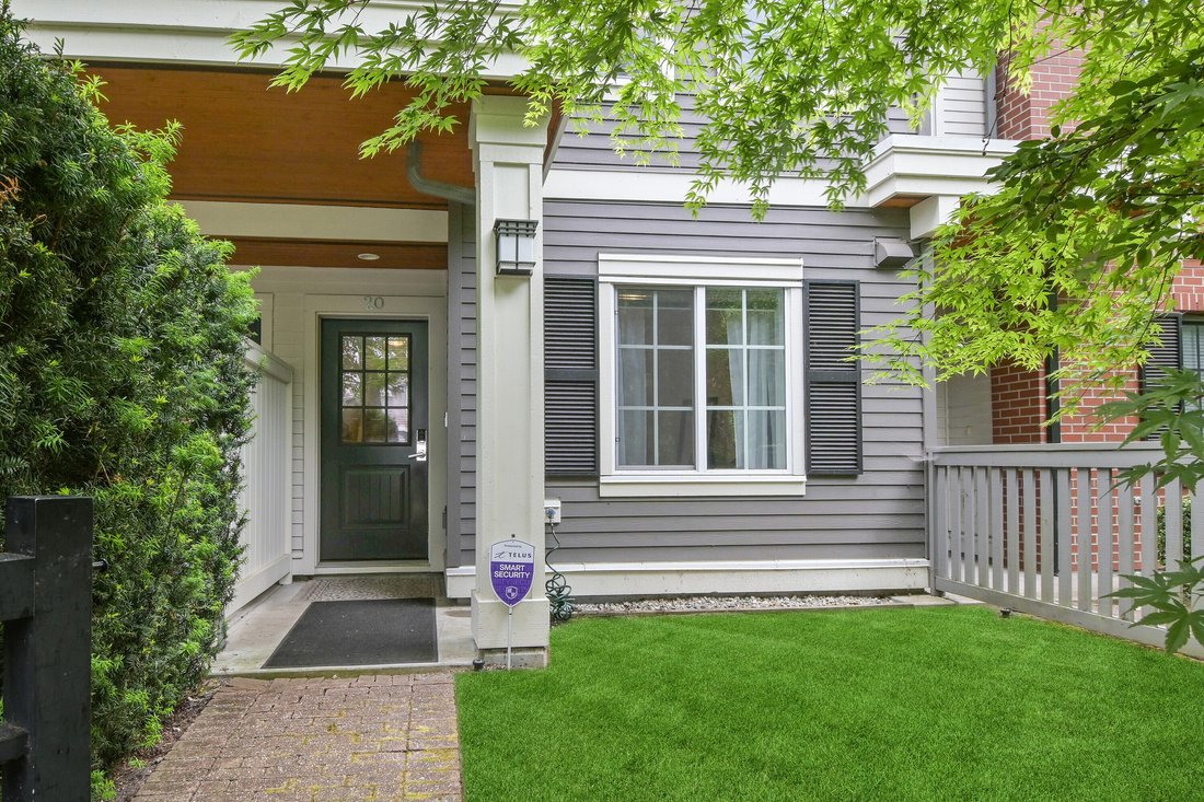 Townhouse in Surrey, British Columbia, Canada 2 - 18109826