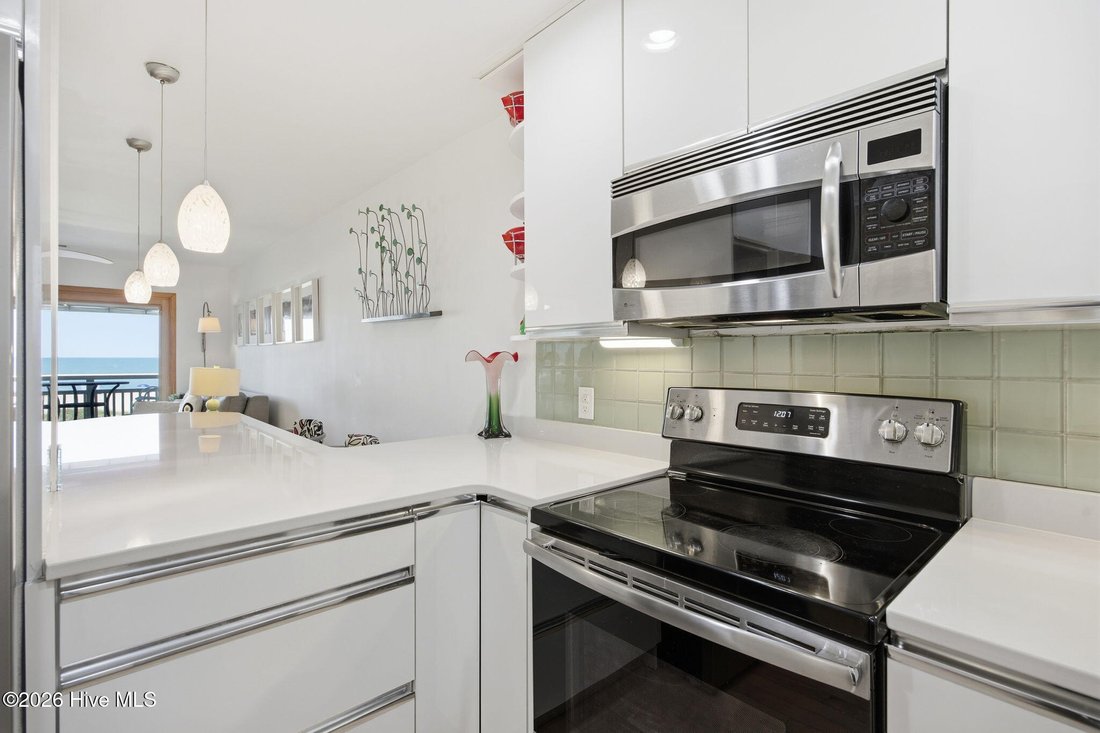 Condo in Oak Island, North Carolina, United States 4 - 18109352