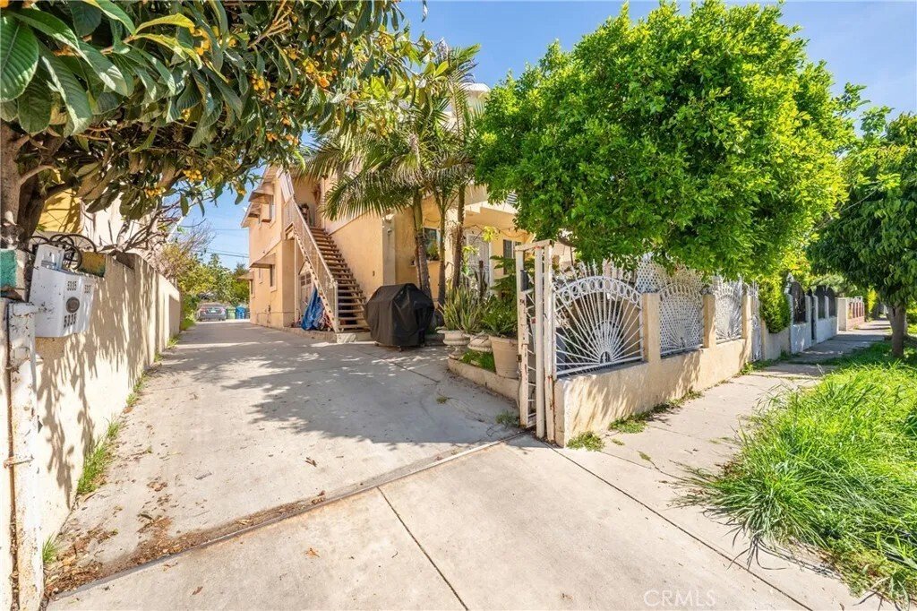 Los Angeles, California, United States 5 - 17440275