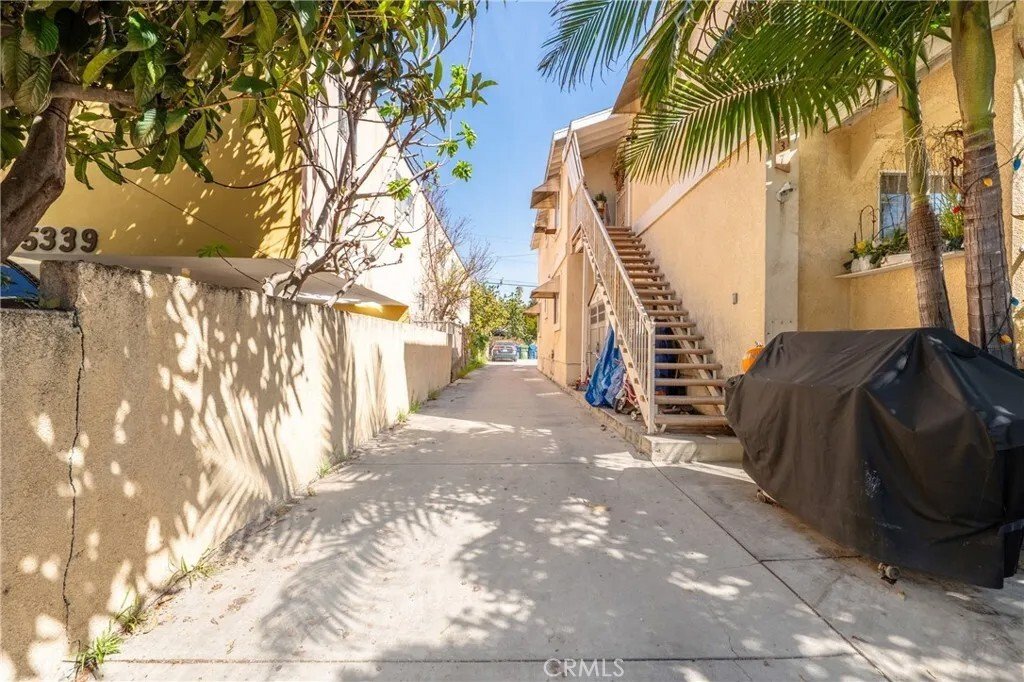 Los Angeles, California, United States 4 - 17440275