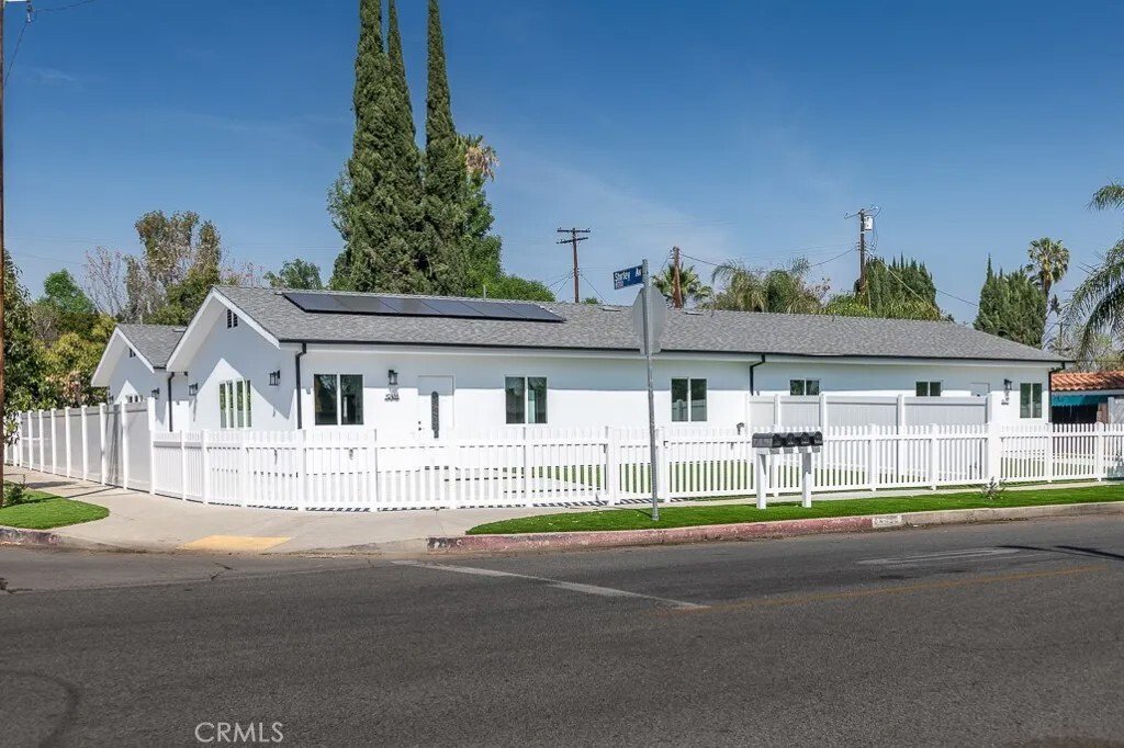Los Angeles, California, United States 1 - 17493039