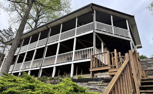 House in Hayesville, North Carolina, United States 1