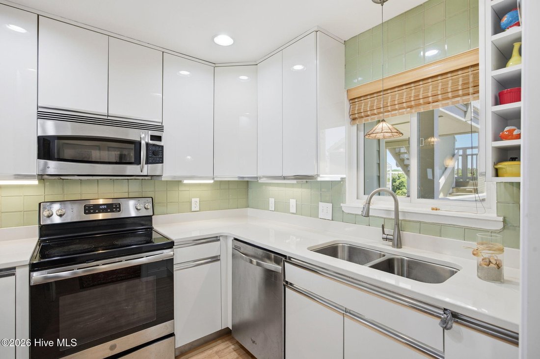 Condo in Oak Island, North Carolina, United States 3 - 18109352