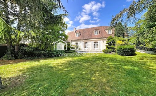House in Saint Prix Forêt, Saint-Prix, France 1