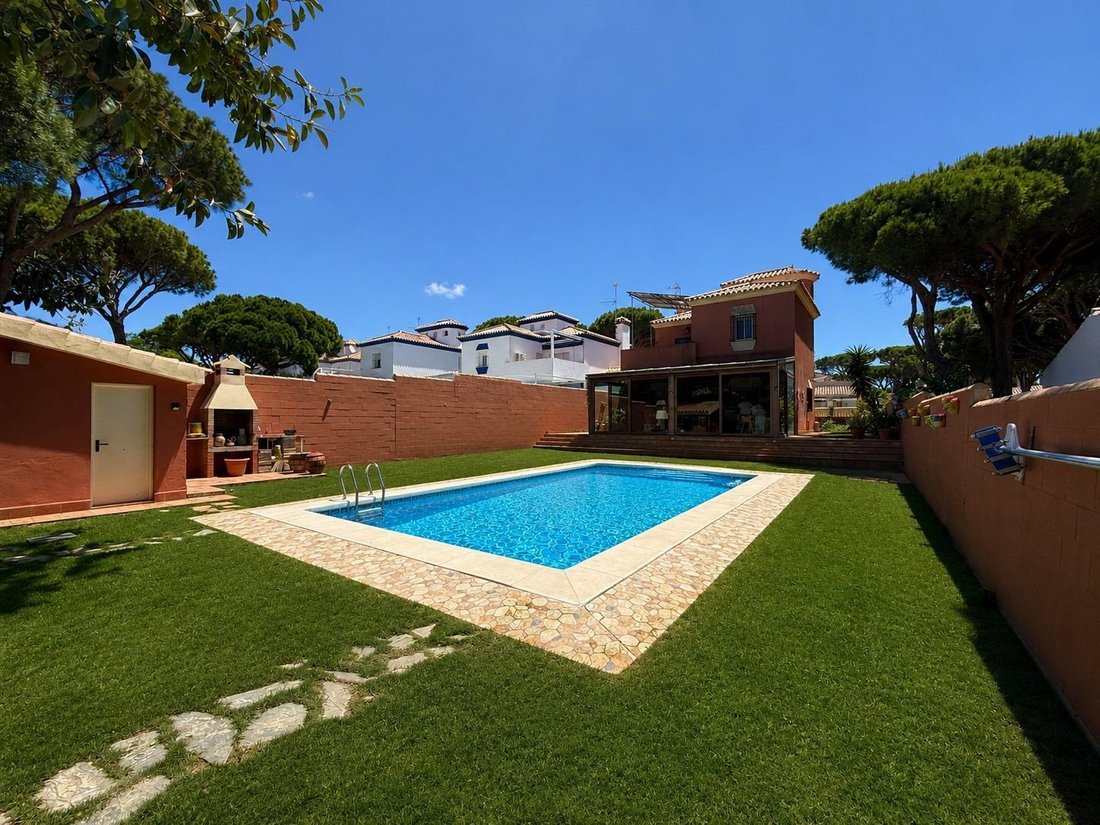 Chalet in Chiclana de la Frontera, Andalusia, Spain 1 - 18109810