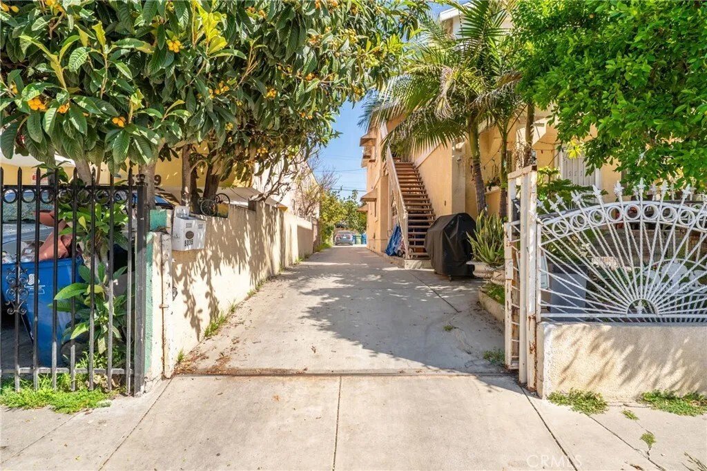 Los Angeles, California, United States 3 - 17440275