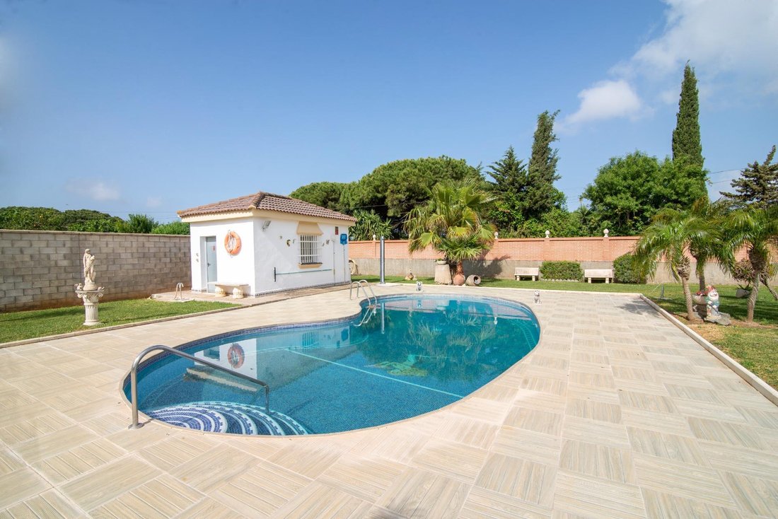 Chalet in Chiclana de la Frontera, Andalusia, Spain 4 - 18109761