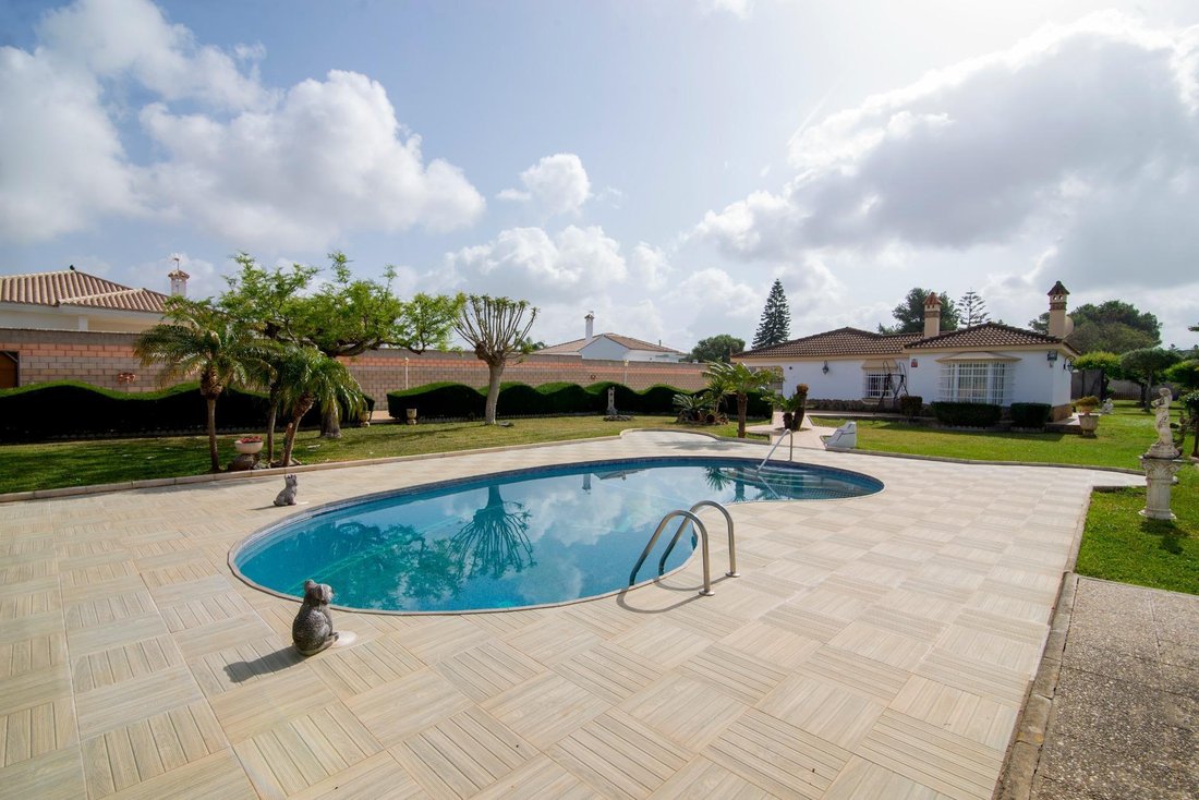 Chalet in Chiclana de la Frontera, Andalusia, Spain 1 - 18109768