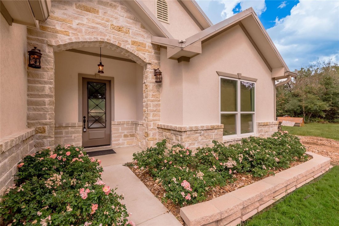 House in Midway, Texas, United States 1 - 18109649