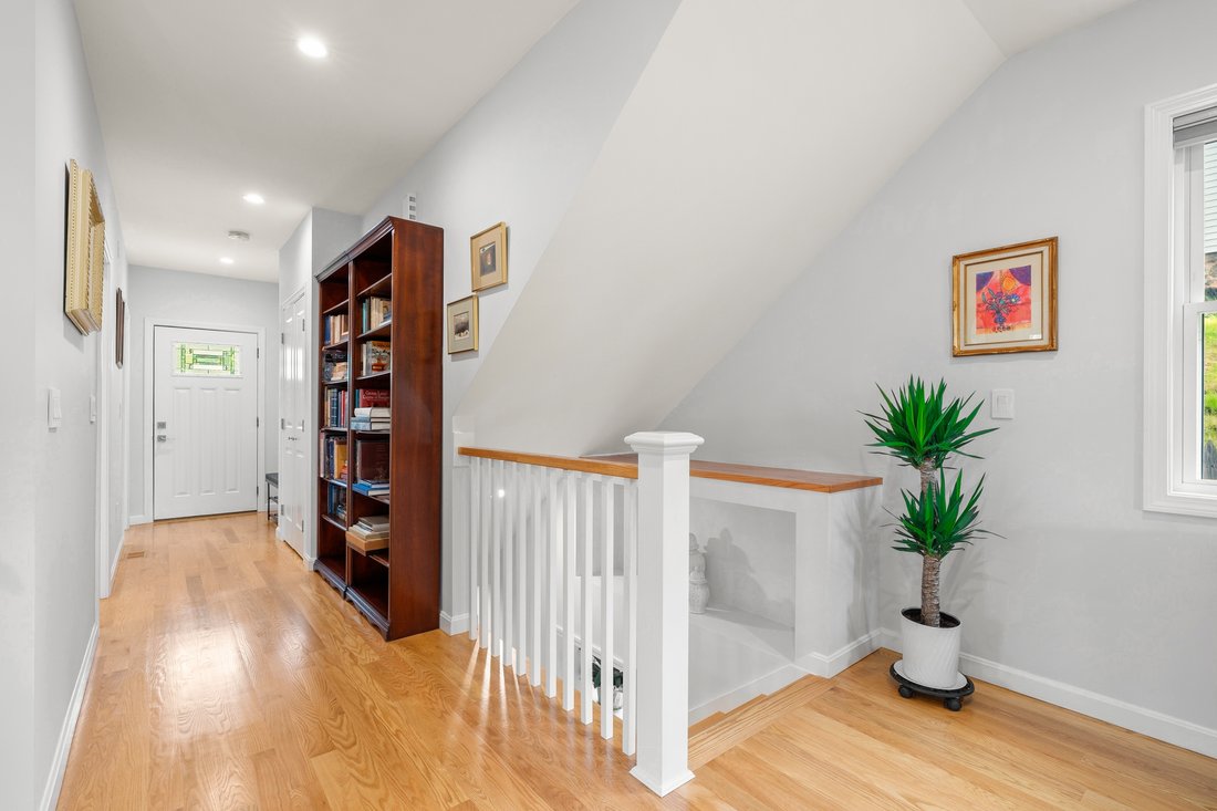 Condo in Arlington, Massachusetts, United States 3 - 18109492