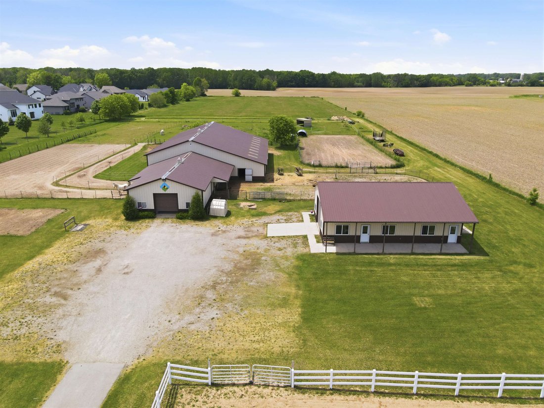 House in Hobart, Wisconsin, United States 3 - 18109324
