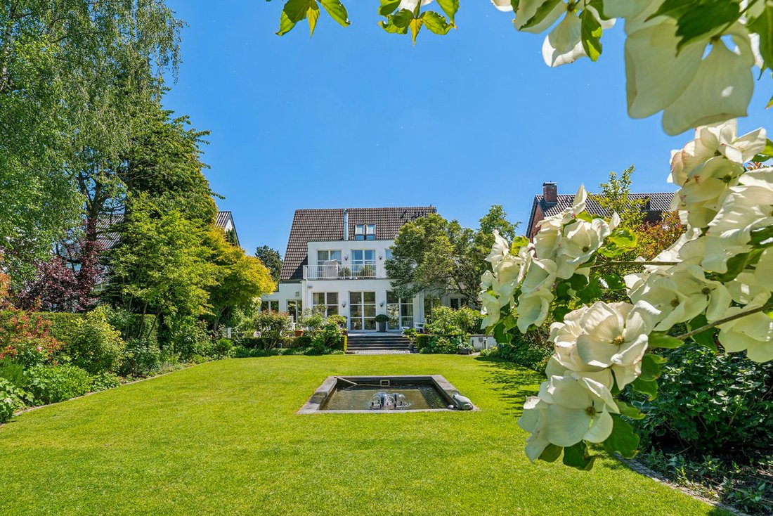 Villa in Düsseldorf, North Rhine-Westphalia, Germany 1 - 18109473