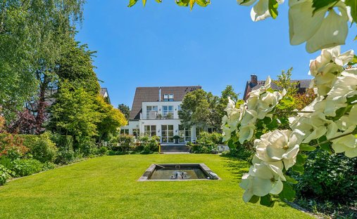 Villa in Düsseldorf, North Rhine-Westphalia, Germany 1