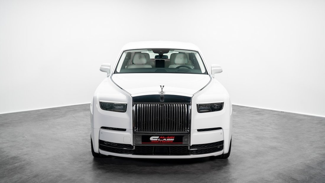 Sedan in Dubai, United Arab Emirates 3 - 18109696