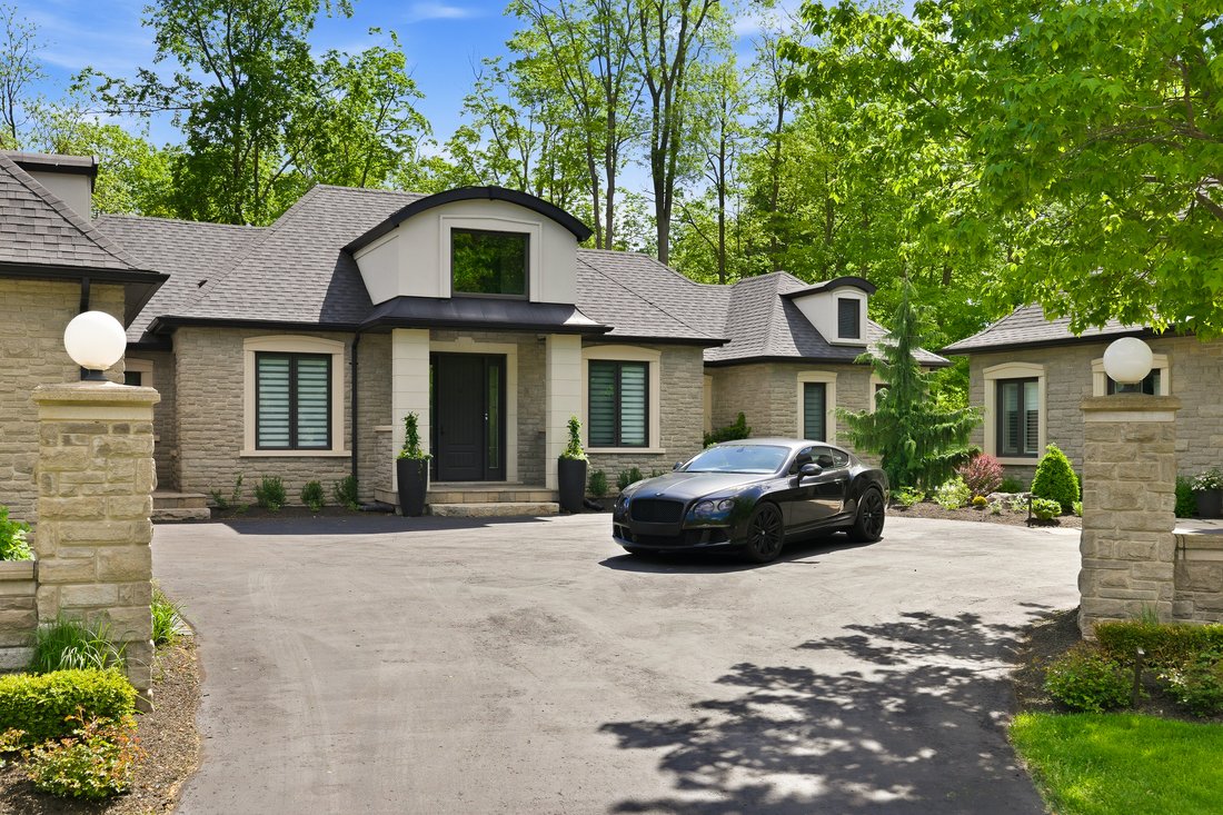 Estate in Burlington, Ontario, Canada 3 - 17745186