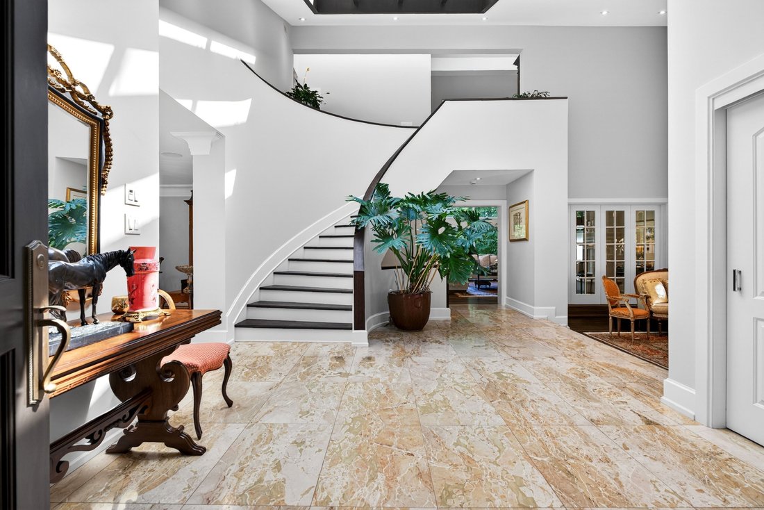 Estate in Burlington, Ontario, Canada 4 - 18110174