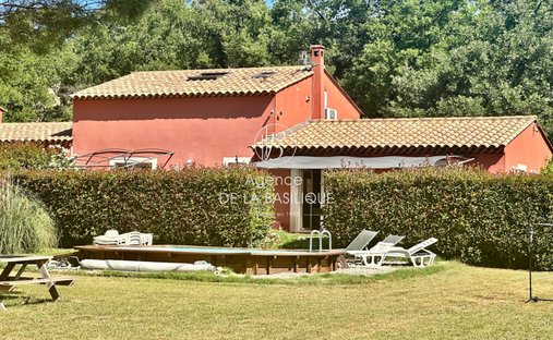 Villa in Centre Ville, Saint-Maximin-la-Sainte-Baume, France 1