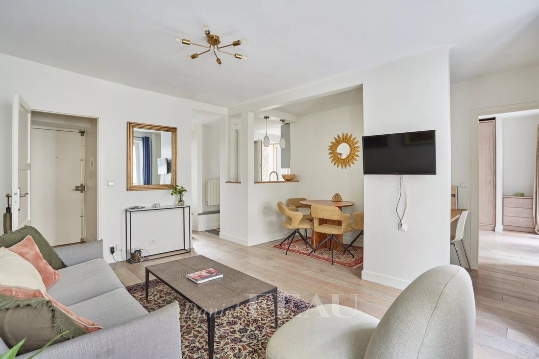 Apartment in Gros Caillou, Paris 7e Arrondissement, Paris 2 - 18111350