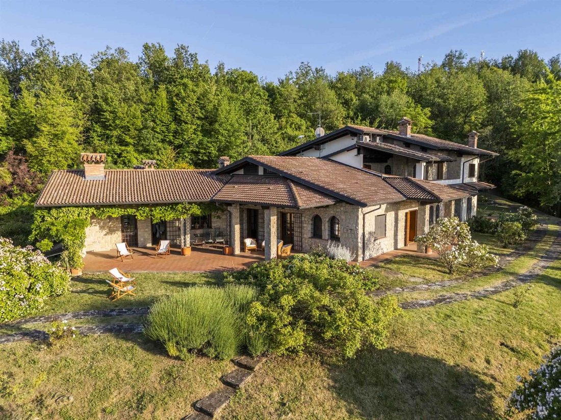 Villa in Nibbiano, Emilia-Romagna, Italy 2 - 17979895