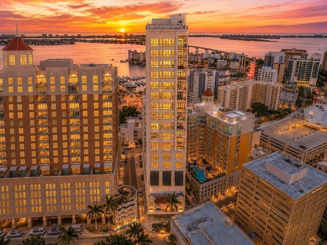 Condo in Sarasota, Florida, United States 3 - 18085082