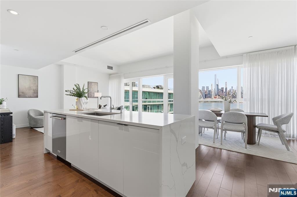 Condo in Weehawken, New Jersey, United States 4 - 18112915