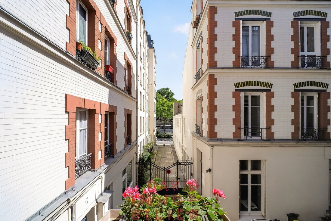 Apartment in Lorette-Martyrs, Paris 9e Arrondissement, Paris 2 - 18110827