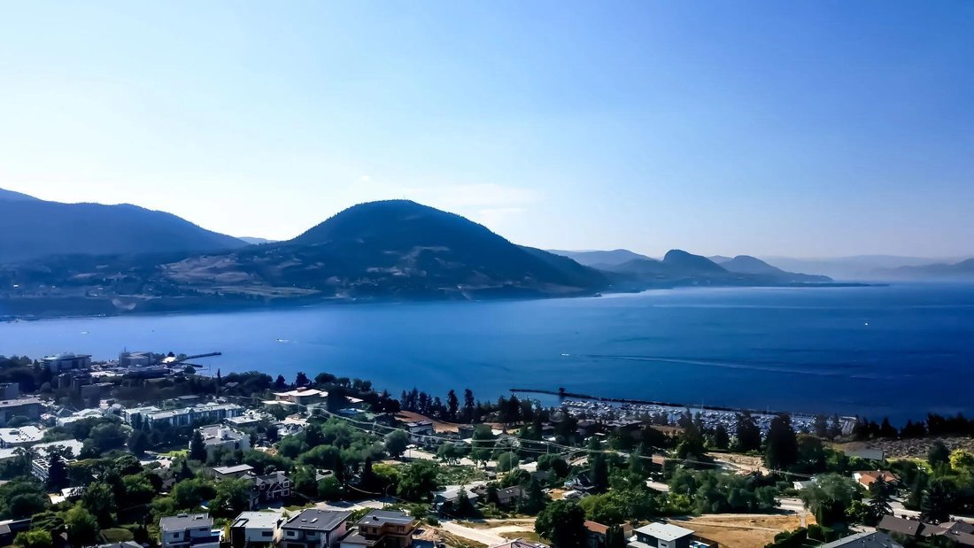 House in Penticton, British Columbia, Canada 5 - 18114584