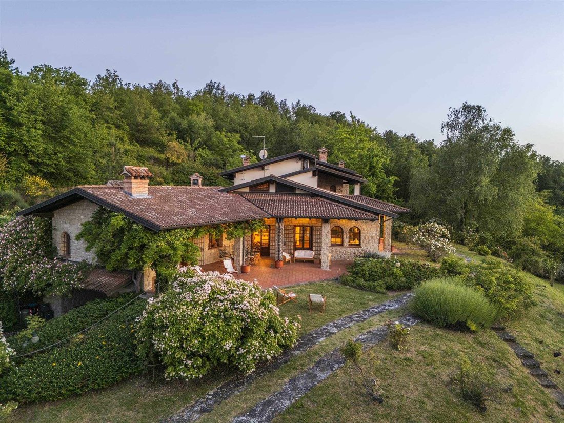 Villa in Nibbiano, Emilia-Romagna, Italy 2 - 17979895