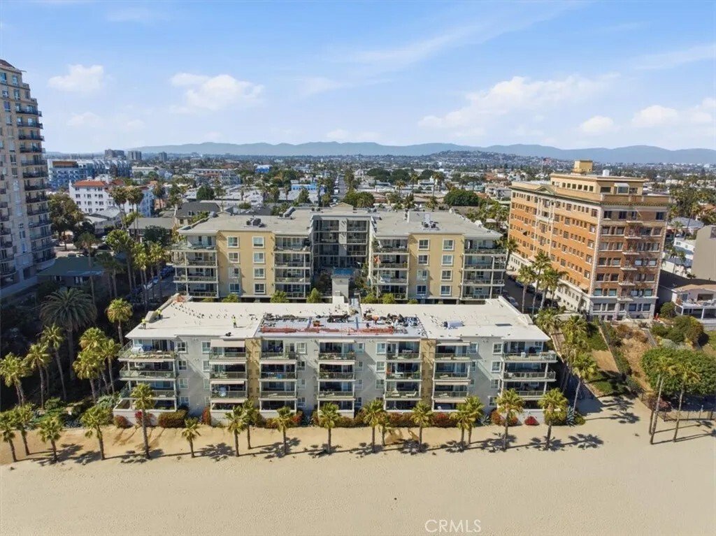 Condo in Signal Hill, California, United States 5 - 18112886