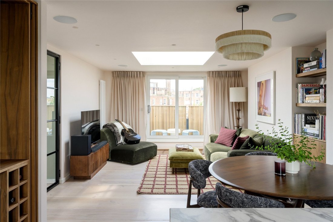 Apartment in Holland Park, Kensington And Chelsea, England 2 - 17904081