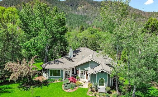 House in Applegate, Oregon, United States 1