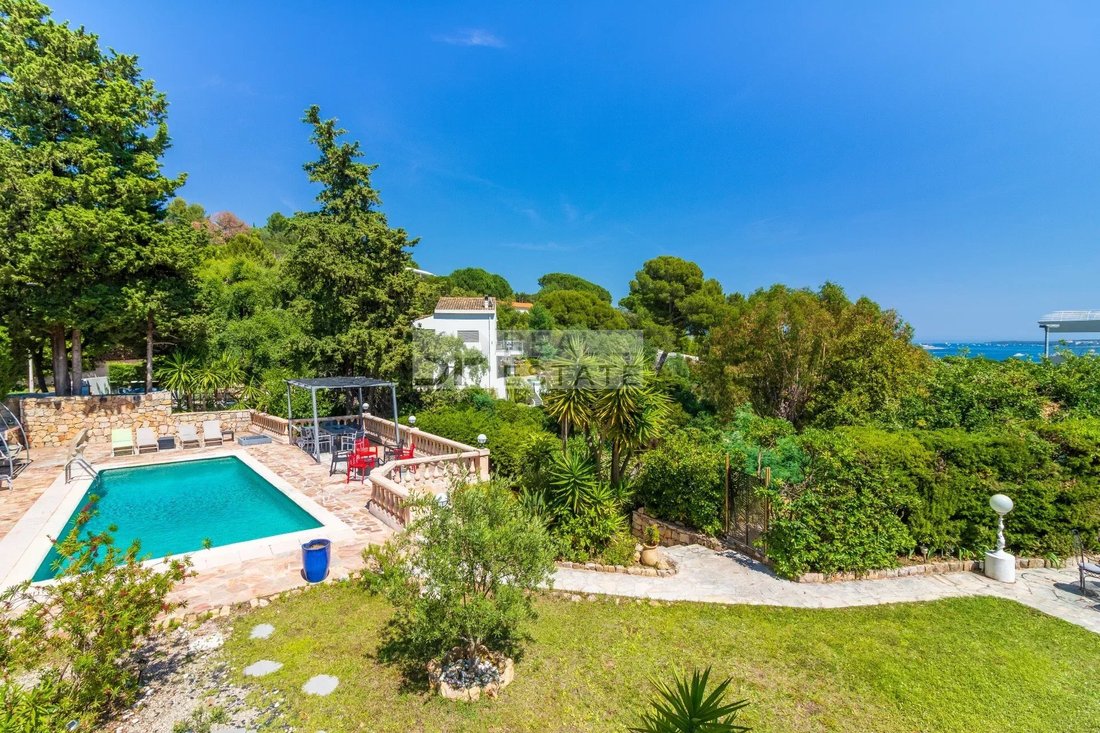Villa in Cannes, Provence-Alpes-Côte d'Azur, France 1 - 18110970