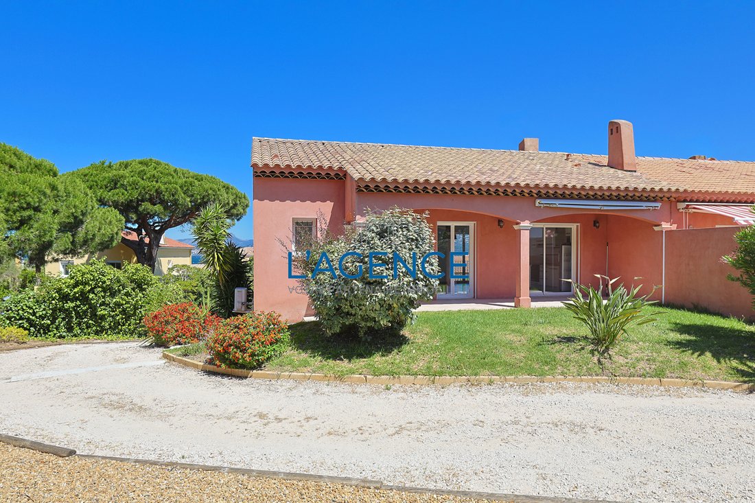 House in Hyeres, Provence-Alpes-Côte d'Azur, France 2 - 18096125