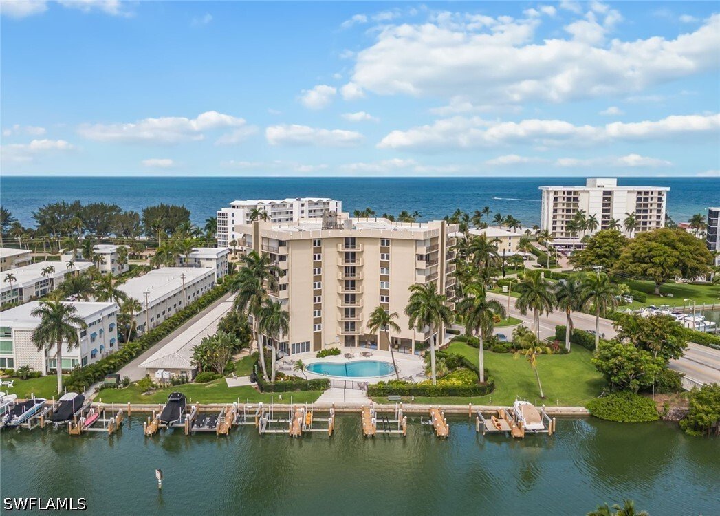 Co Op in Naples, Florida, United States 1 - 18114077