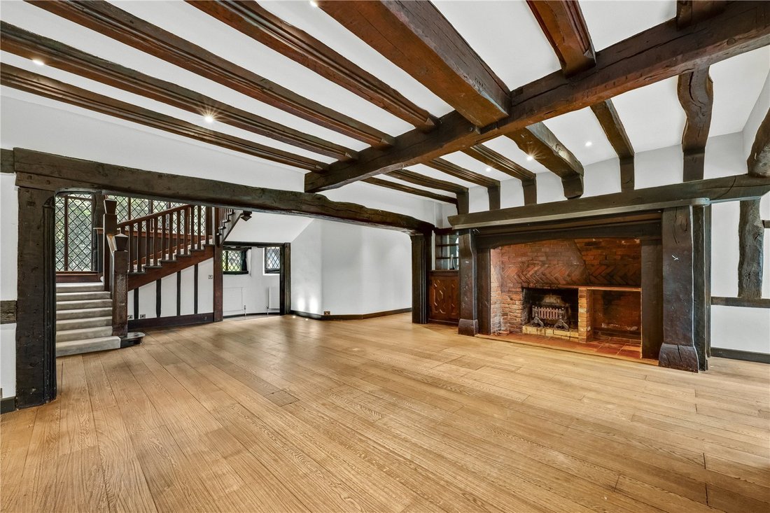 House in Esher, Elmbridge, England 4 - 18111152