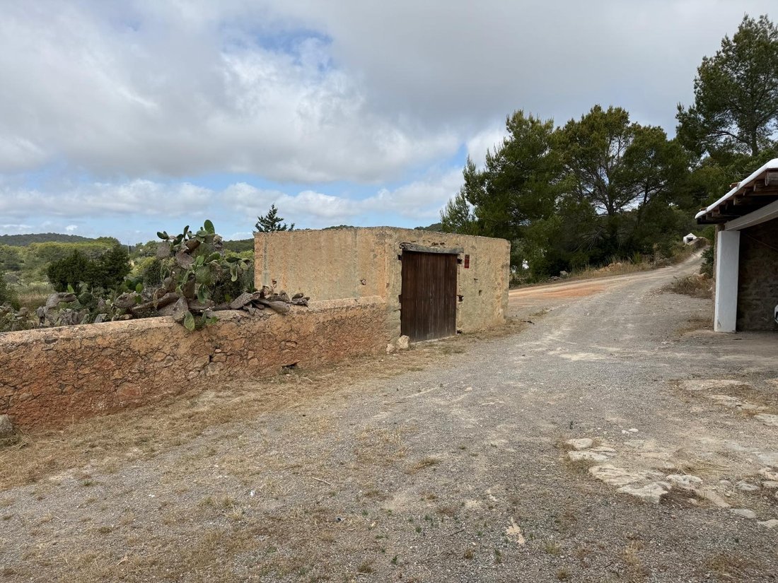 Villa in Sant Carles de Peralta, Santa Eularia des Riu, Balearic Islands 2 - 18110257