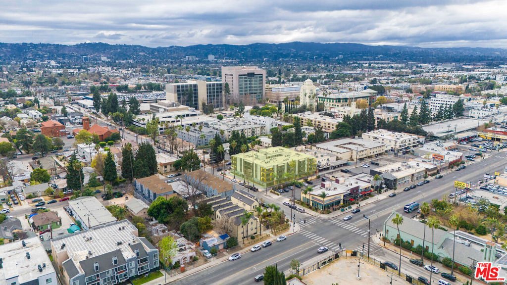 Los Angeles, California, United States 2 - 18112652
