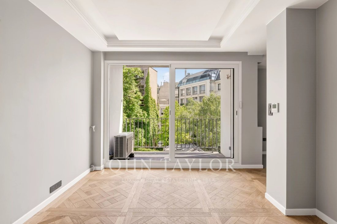 Apartment in Triangle d'Or, Paris 8e Arrondissement, Paris 5 - 18111511