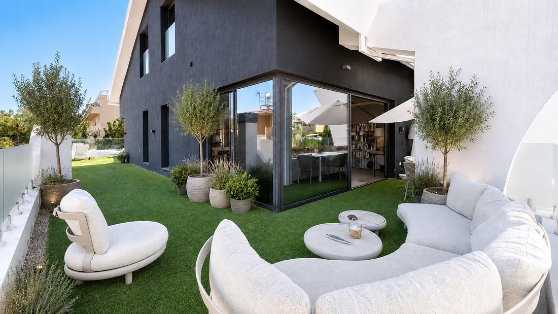 Penthouse in Elviria-Cabopino, Marbella, Spain 1 - 18087280