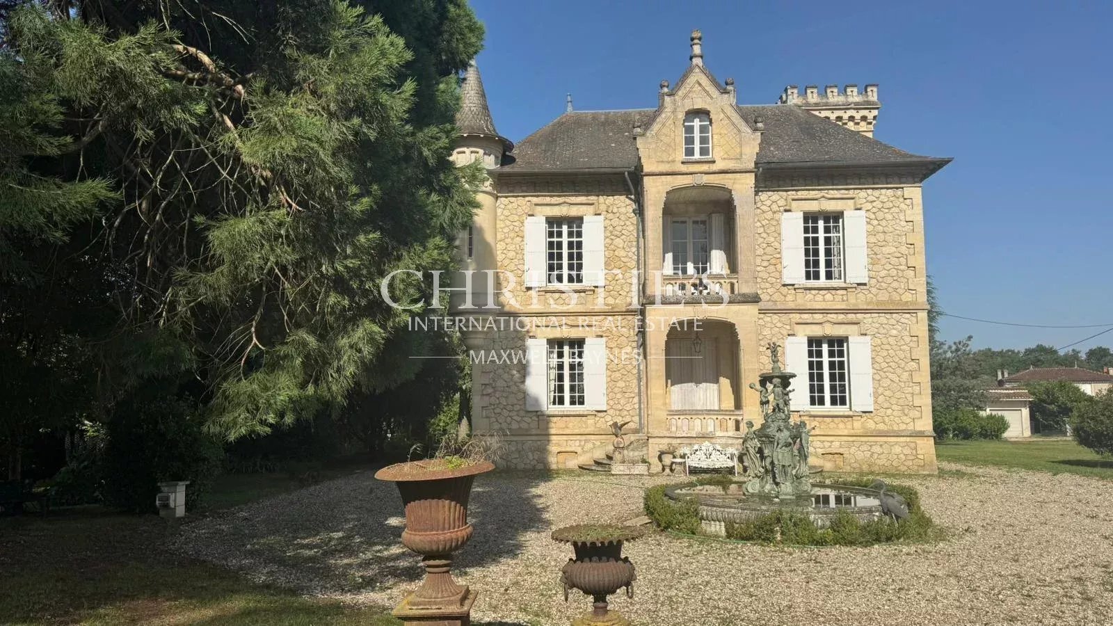 Saint Emilion Region A Charming Château With A Few Vines