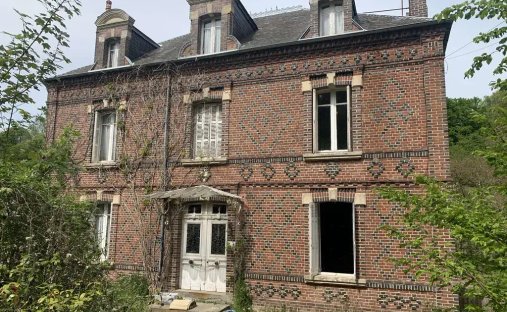 Estate in Est, Lisieux, France 1