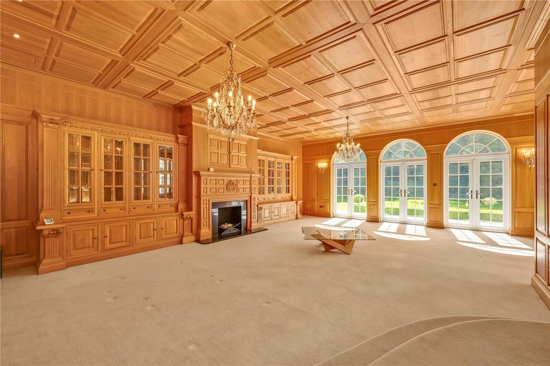 House in Brooklands, Elmbridge, England 4 - 18111065