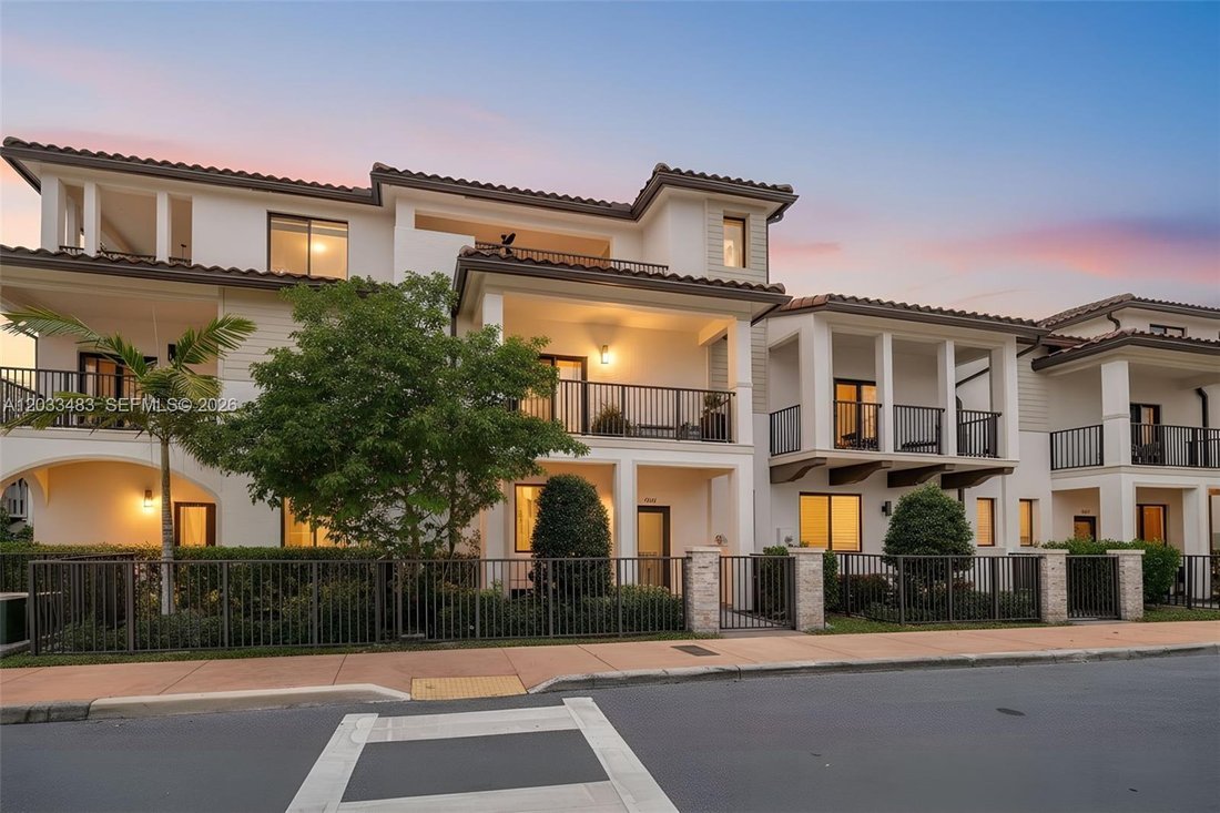 Townhouse in Miami Springs, Florida, United States 3 - 18113009