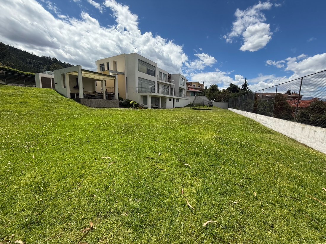 House in Quito, Pichincha, Ecuador 2 - 18111974