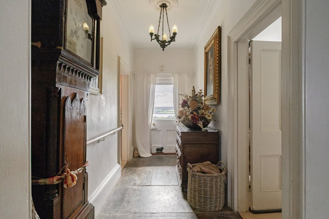 House in Saltash, England 4 - 18110992